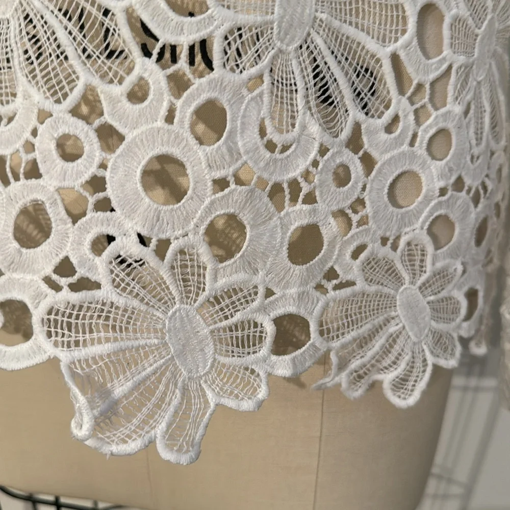 Crochet style top with embroidered floral design size Small Lace appliqué